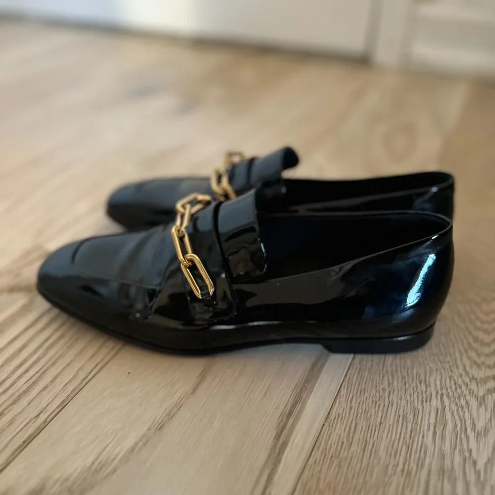 Burberry Chillcotpatent Leather Loafers with Gold Chain - Picture 6 of 6